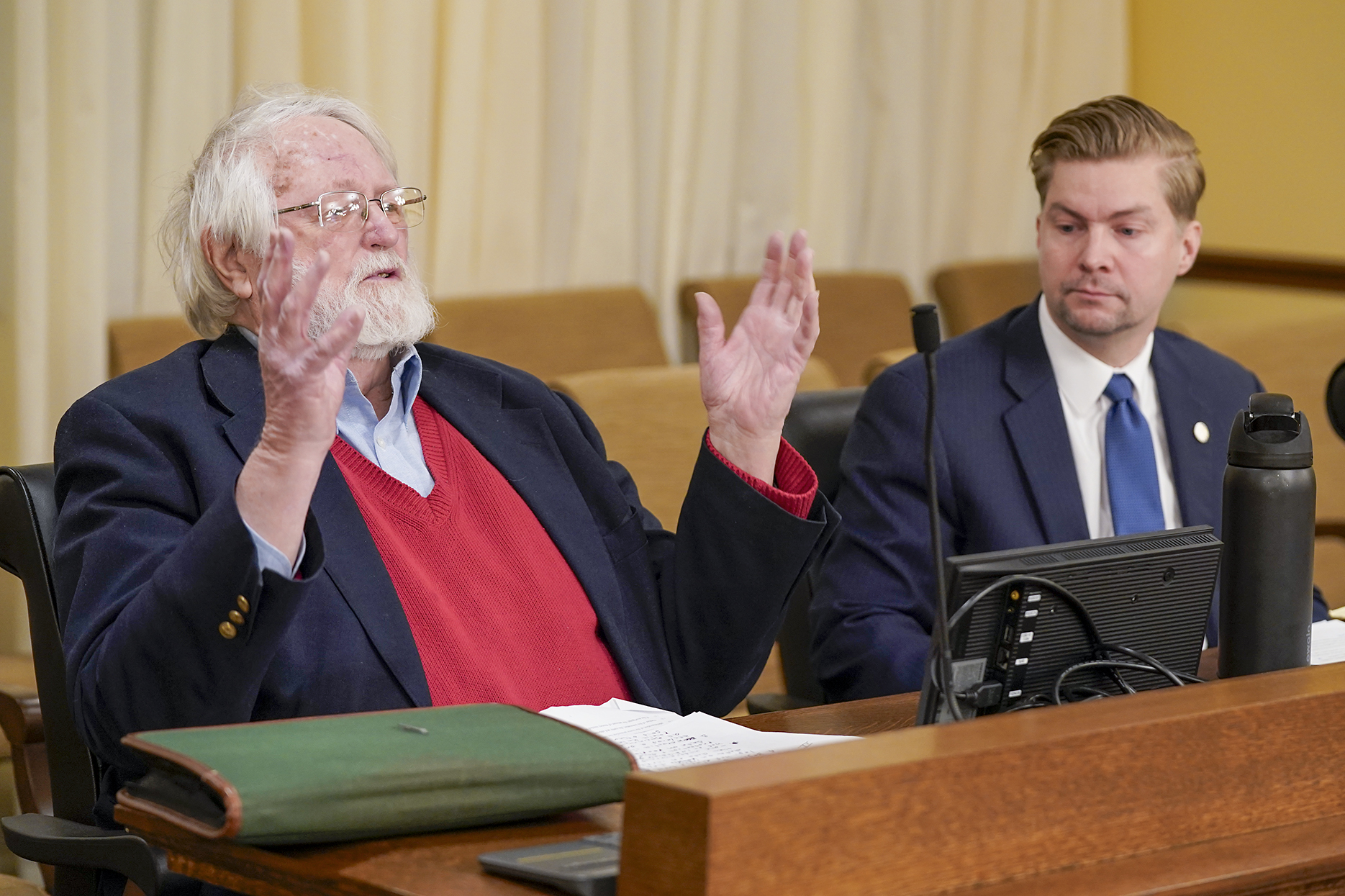 Don Gemberling, a board member with the Minnesotan Coalition on Government Information, testifies Feb. 13 in support of a bill to clarify classification of certain data maintained by the attorney general’s office. Rep. Harry Niska, right, sponsors the bill. (Photo by Michele Jokinen)